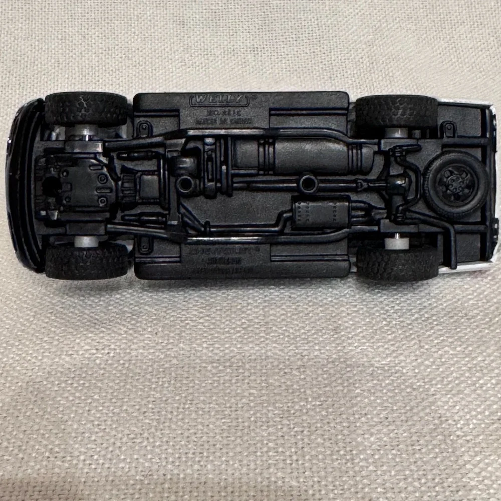 Welly US Customs Border Patrol Chevrolet Suburban 1/64 scale DOJ Vintage